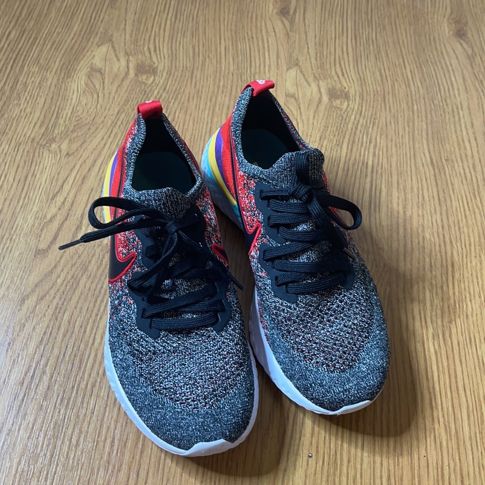 Nike Epic React Flyknit 2 Running Shoe Gray, Red - Picture 5 of 9